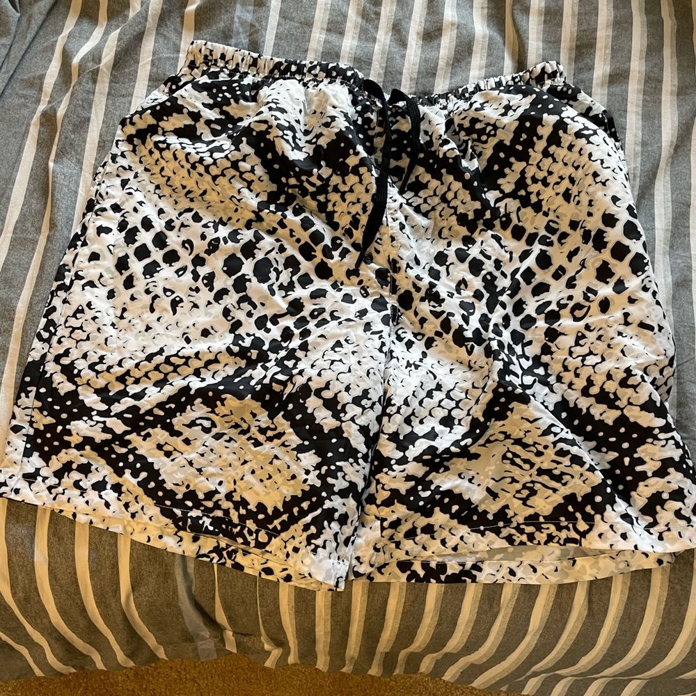 Board shorts / swim trunks